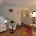 Alexander Hotel