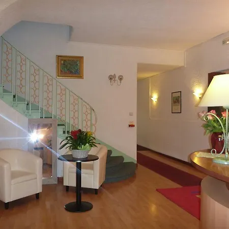 Alexander Hotel