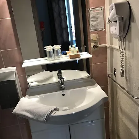 Alexander Hotel 2*